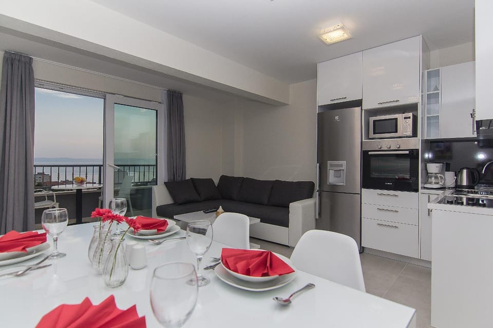 Seating area, Dining area