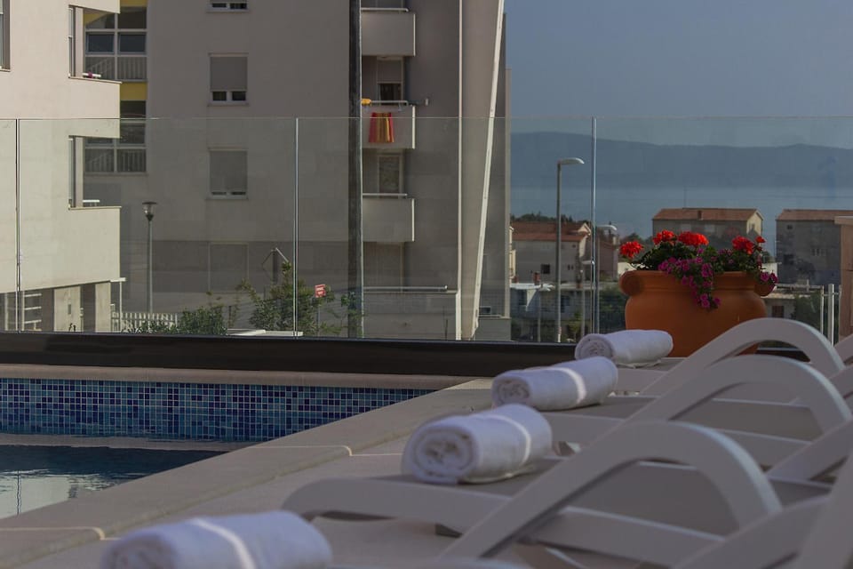 City view, Pool view, Sea view, Swimming pool