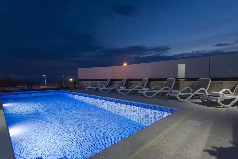 City view, Pool view, Sea view, Swimming pool