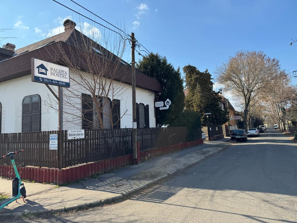 Neighbourhood, Street view, Location