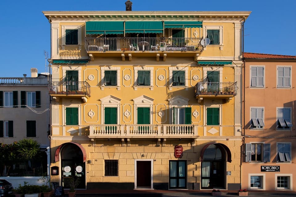 Facade/entrance, Neighbourhood, Facility for disabled guests
