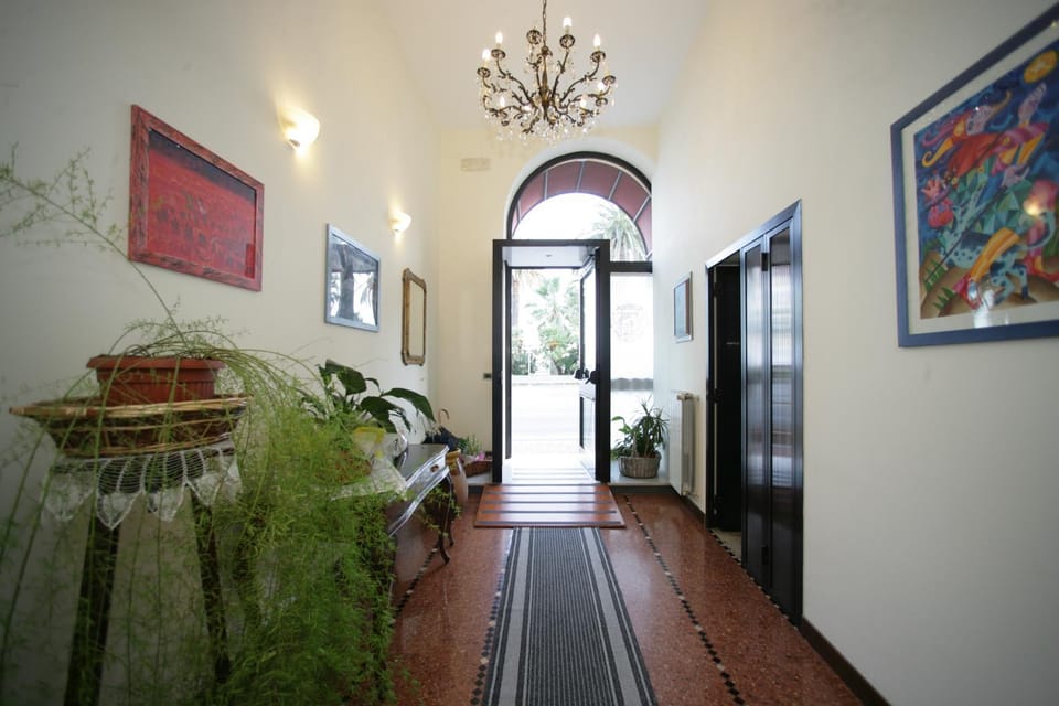 Lobby or reception, Facility for disabled guests