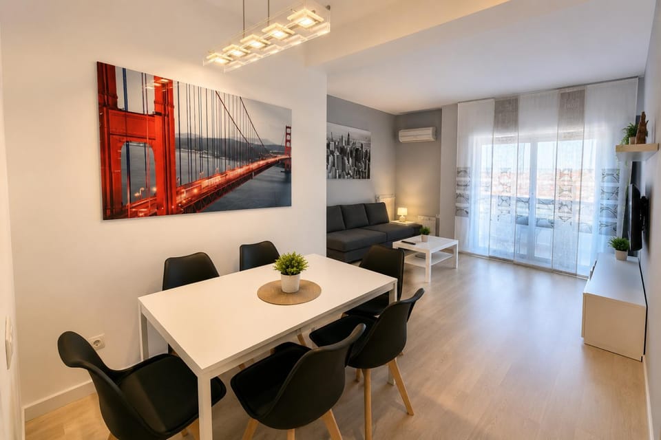 TV and multimedia, Living room, Seating area, Dining area