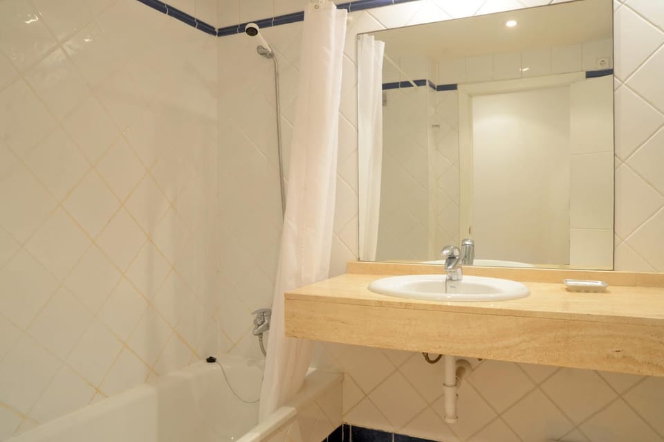 Hot Tub, Bathroom