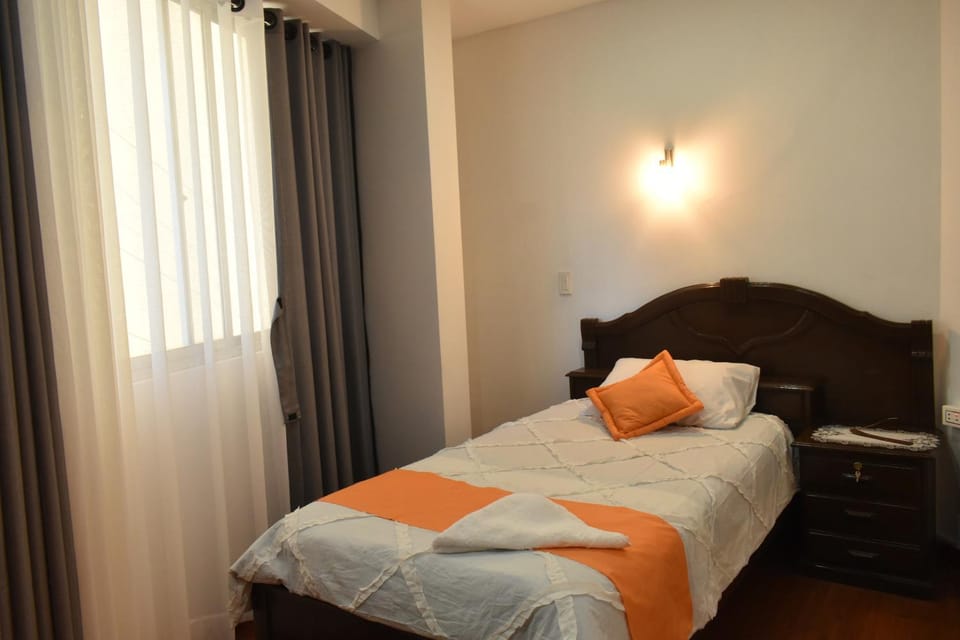 Bed, Decorative detail, Bedroom, towels