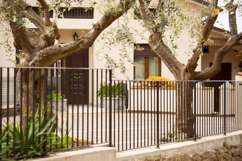 Property building, Spring, Day, Garden