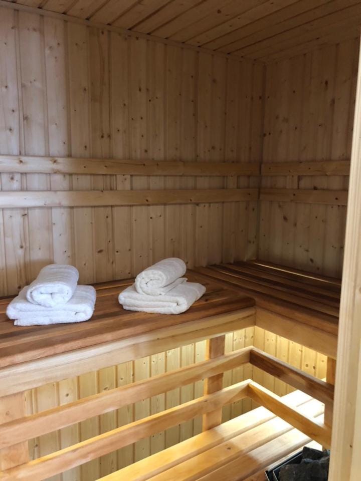 Hot Tub, Sauna, Bathroom