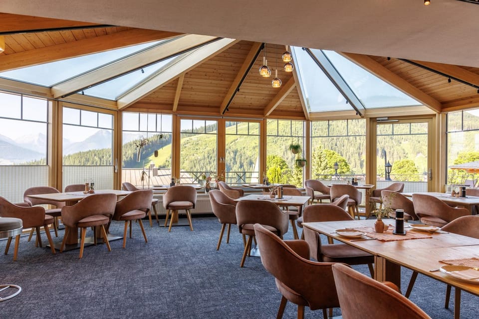 Property building, Restaurant/places to eat, Breakfast
