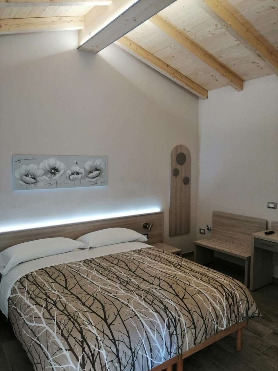 Shower, Bathroom, TV and multimedia, Bedroom