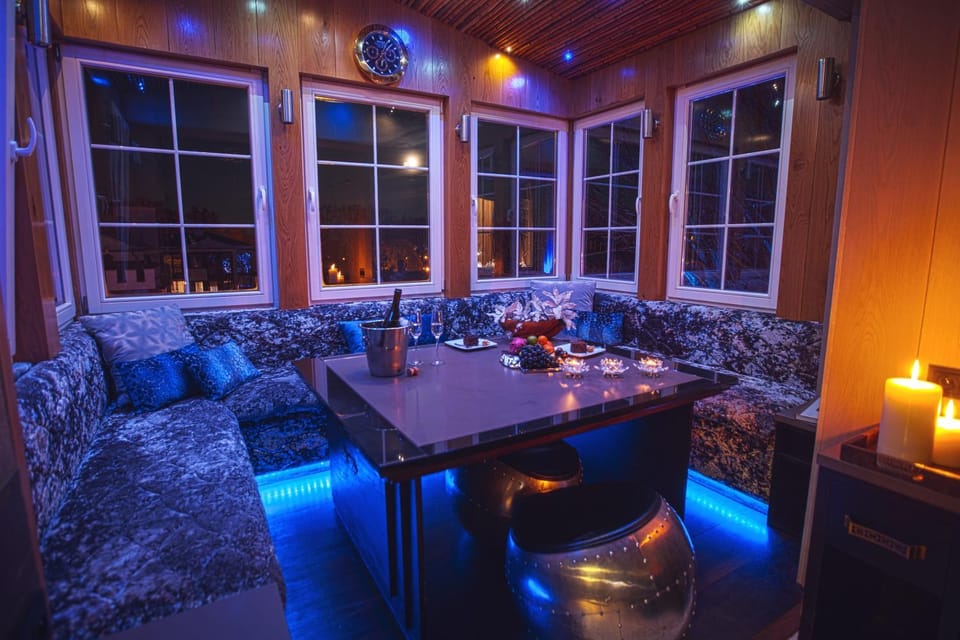 Living room, Photo of the whole room