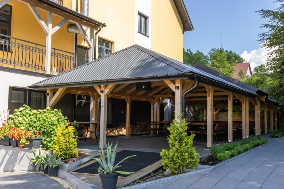 Property building, Restaurant/places to eat