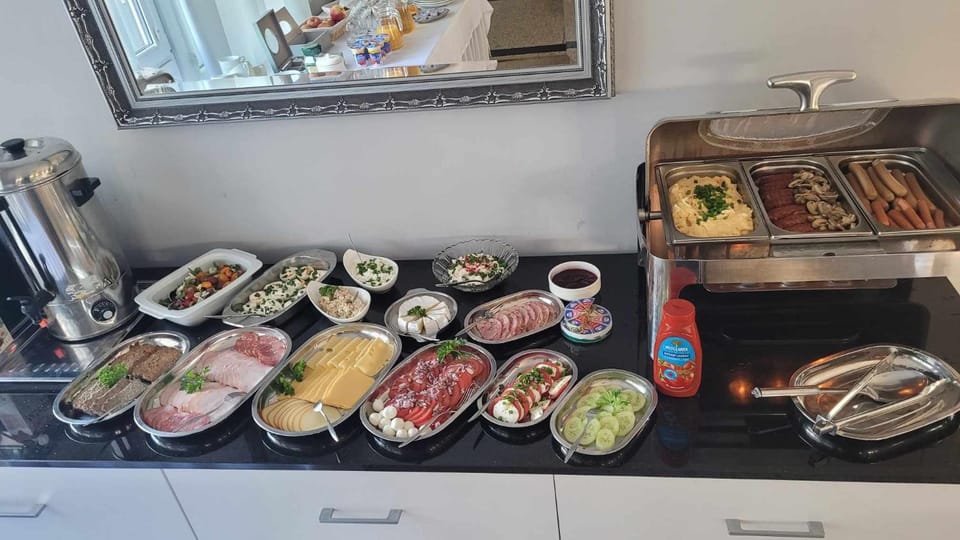 Breakfast, Buffet breakfast