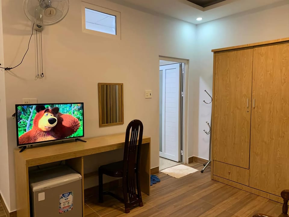 TV and multimedia, hair dresser, wardrobe