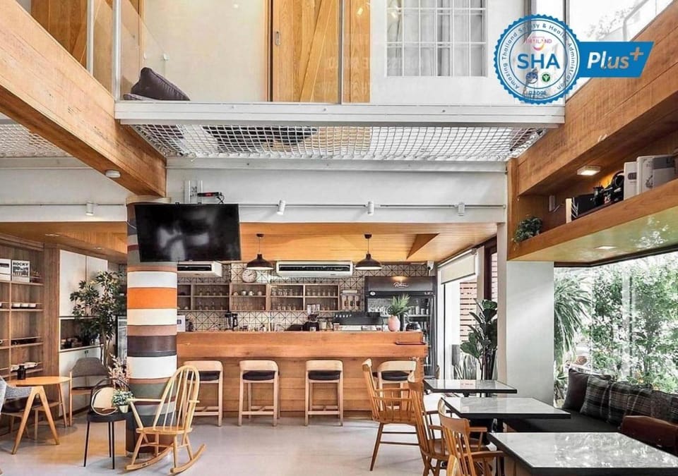 Restaurant/places to eat, Seating area