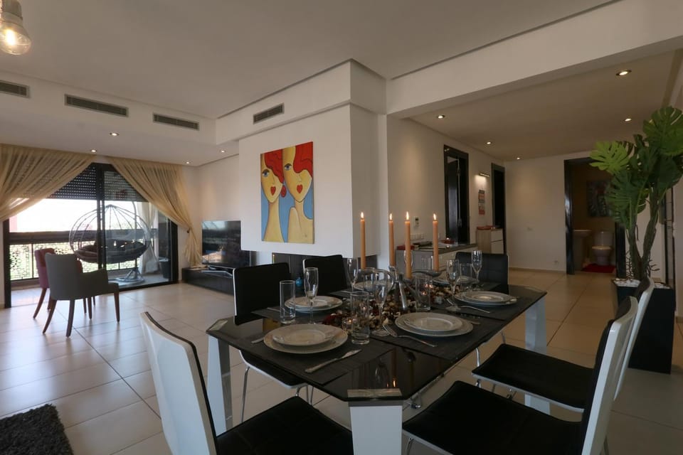 Patio, Kitchen or kitchenette, Living room, Dining area