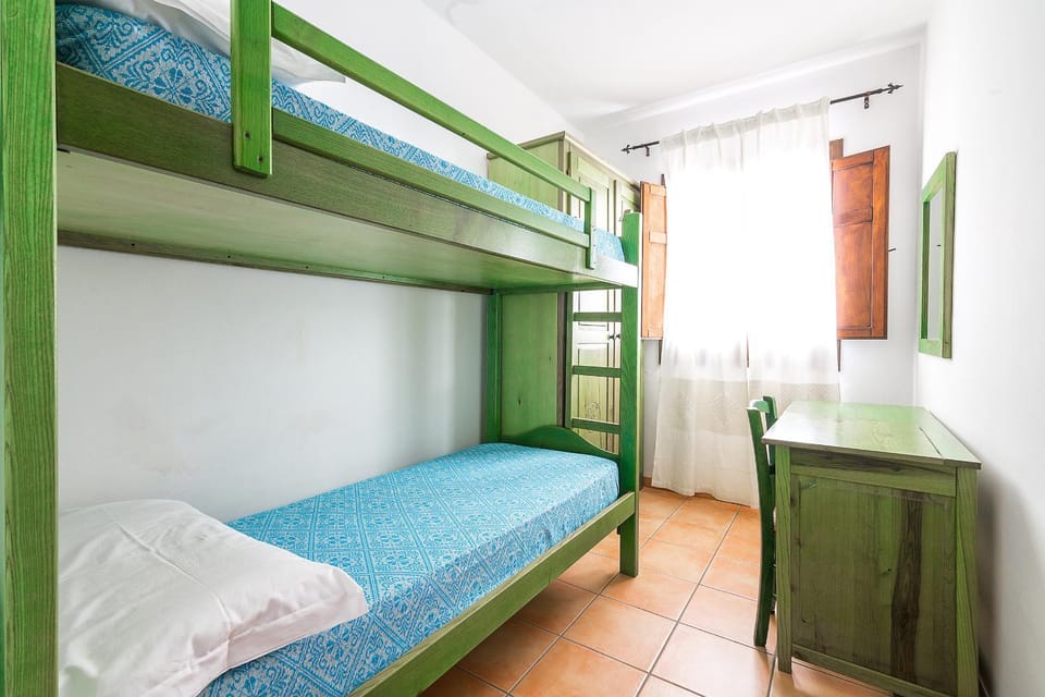 Bedroom, bunk bed