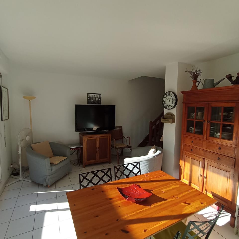 TV and multimedia, Dining area