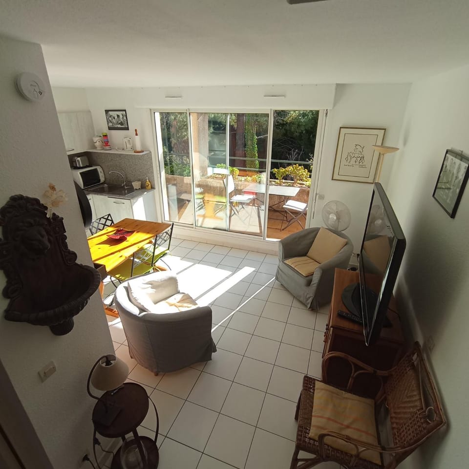 TV and multimedia, Balcony/Terrace, Kitchen or kitchenette, Living room, Dining area