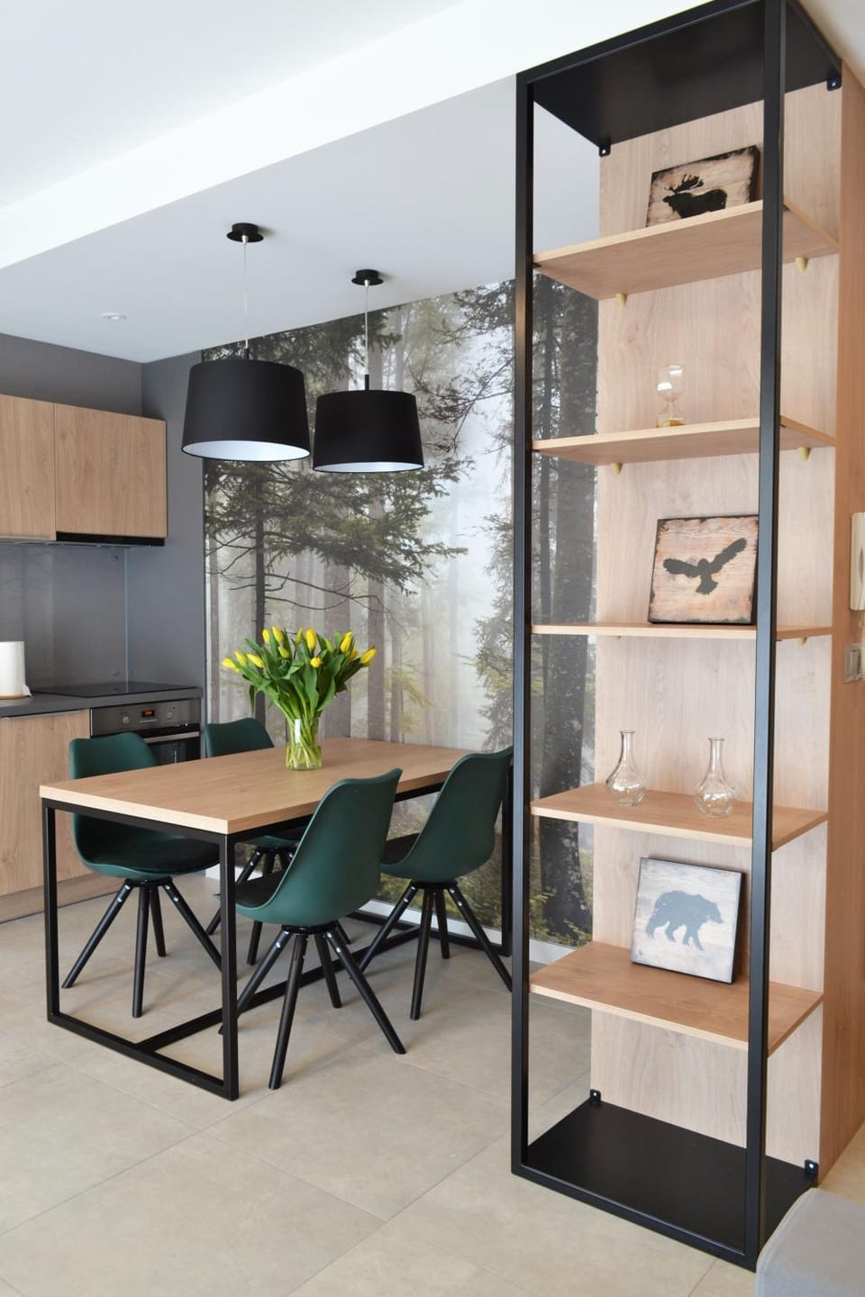 Kitchen or kitchenette, Photo of the whole room, Dining area, oven