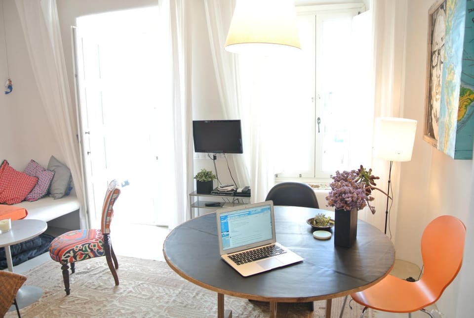 TV and multimedia, Living room, Seating area, Dining area