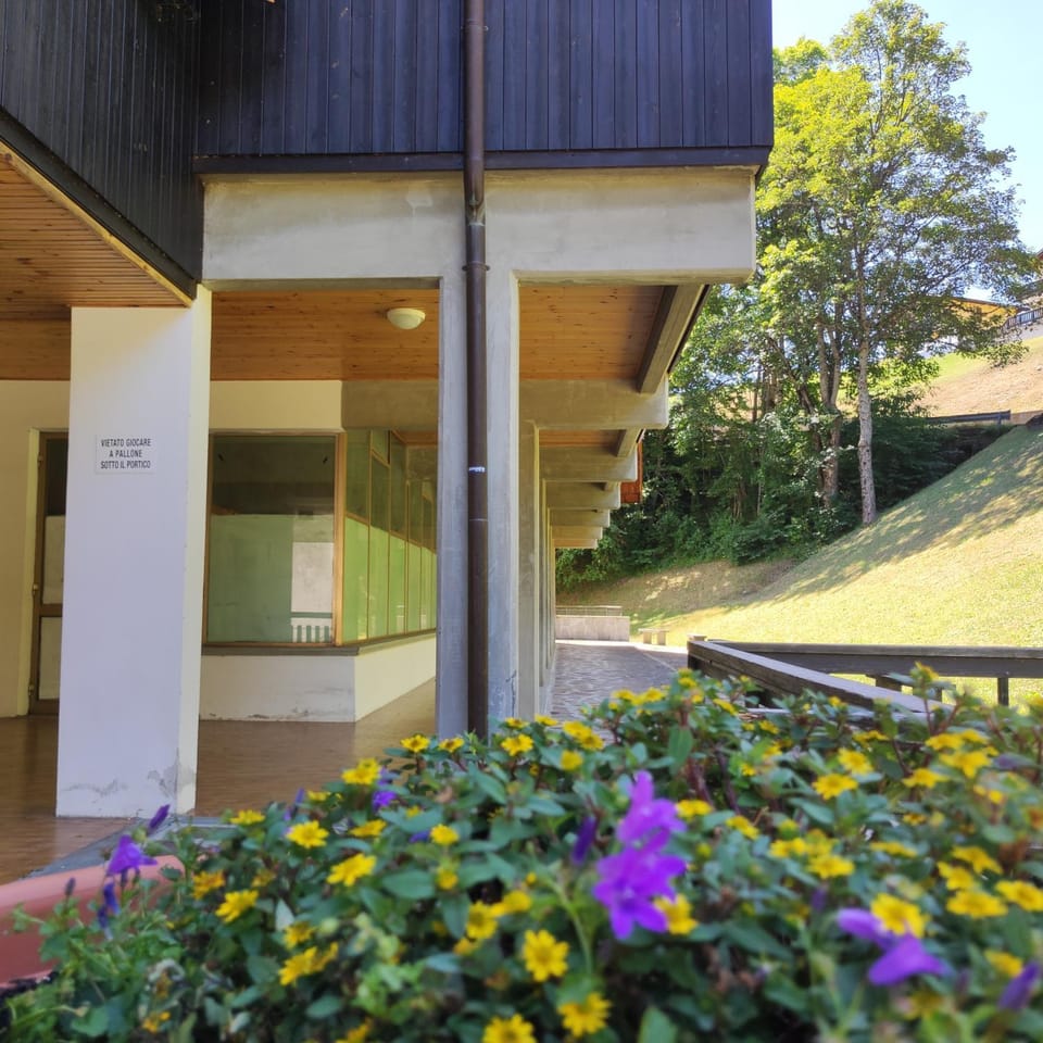 Property building, Spring, Day, Garden, Garden view