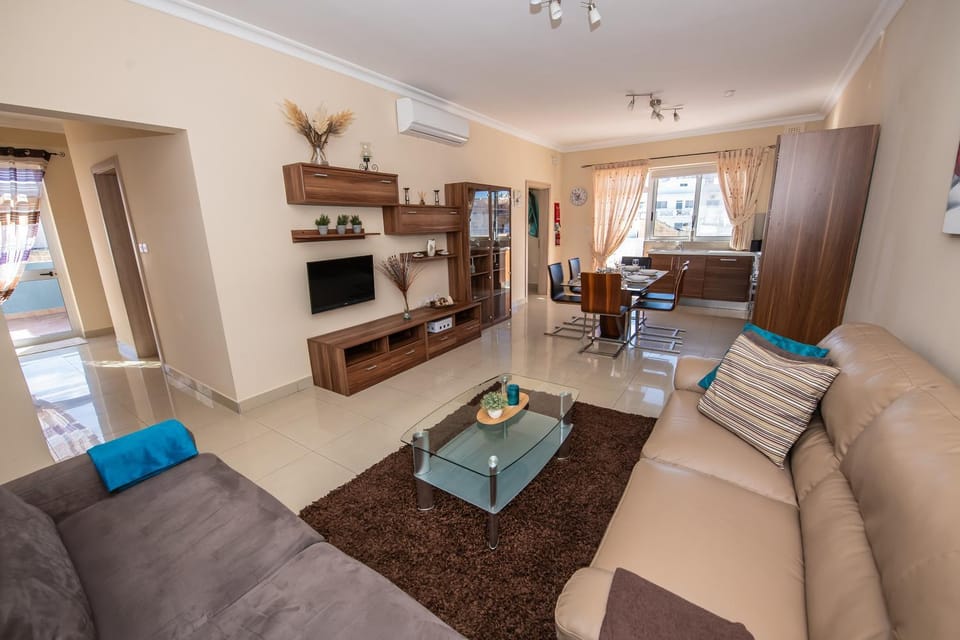 Living room, Dining area, kitchen