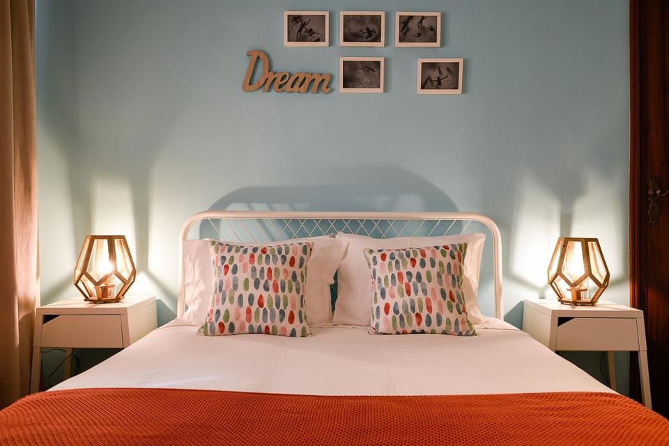 Bed, Photo of the whole room, Decorative detail, Bedroom, young children, older children, Family