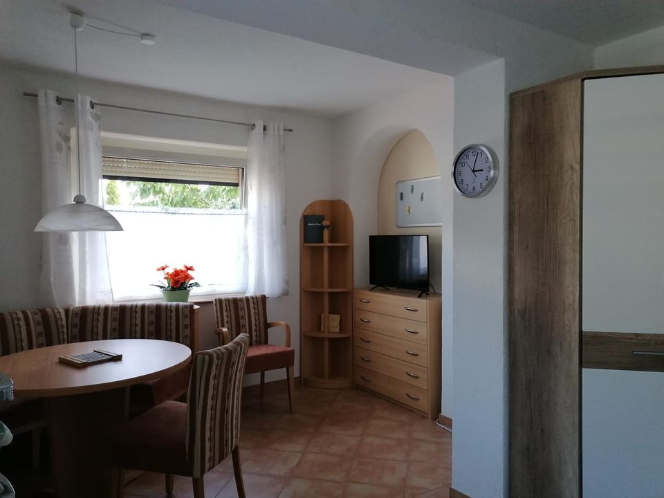 TV and multimedia, Dining area