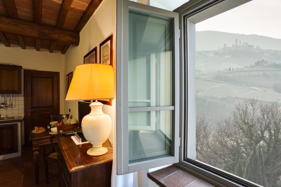 Dining area, City view, Pool view