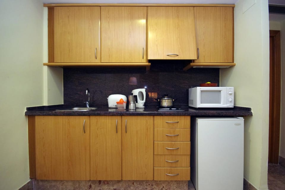 Kitchen or kitchenette
