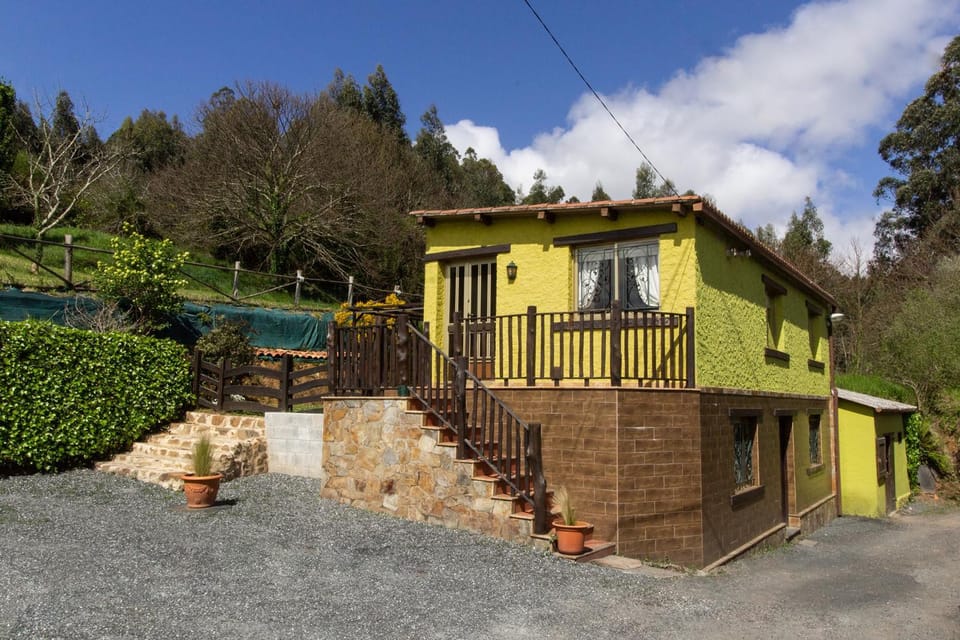 Property building, Facade/entrance, Balcony/Terrace, Quiet street view