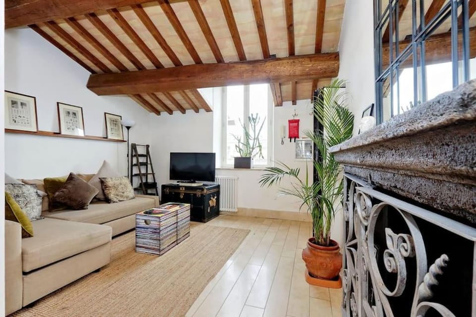 Pantheon Stylish Attic Apartment in Rome