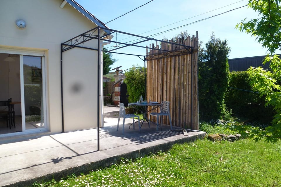 Property building, Patio, Balcony/Terrace