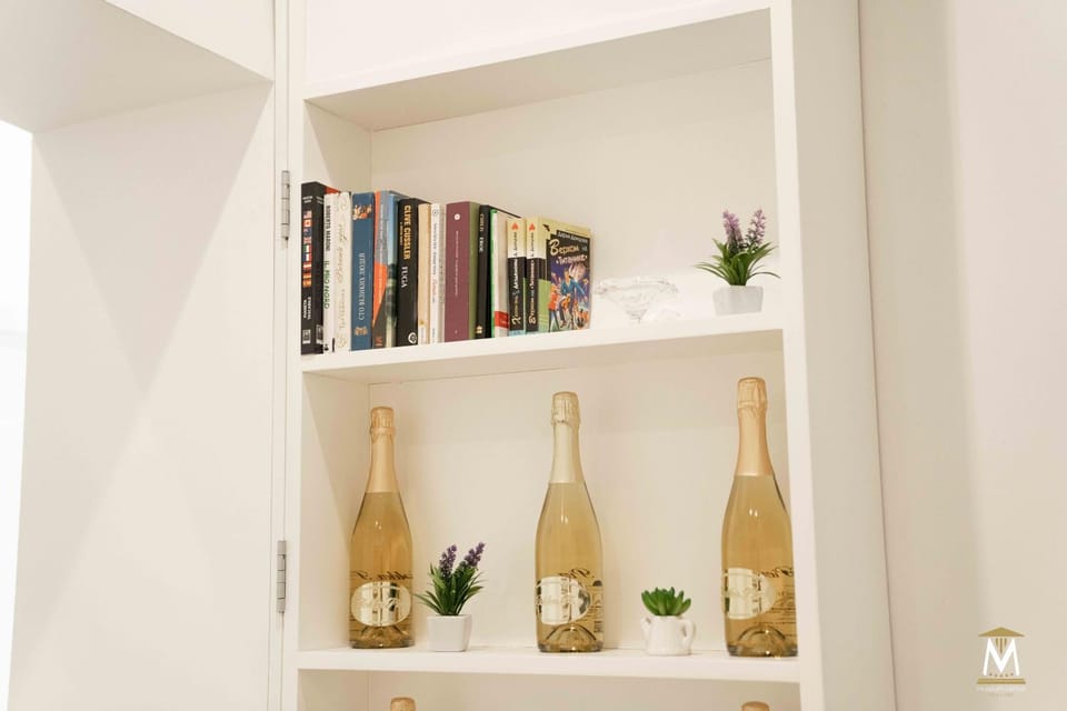 Library, Drinks, Alcoholic drinks