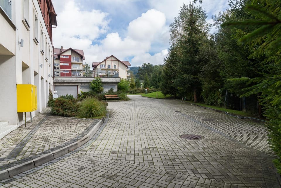 Property building, Neighbourhood