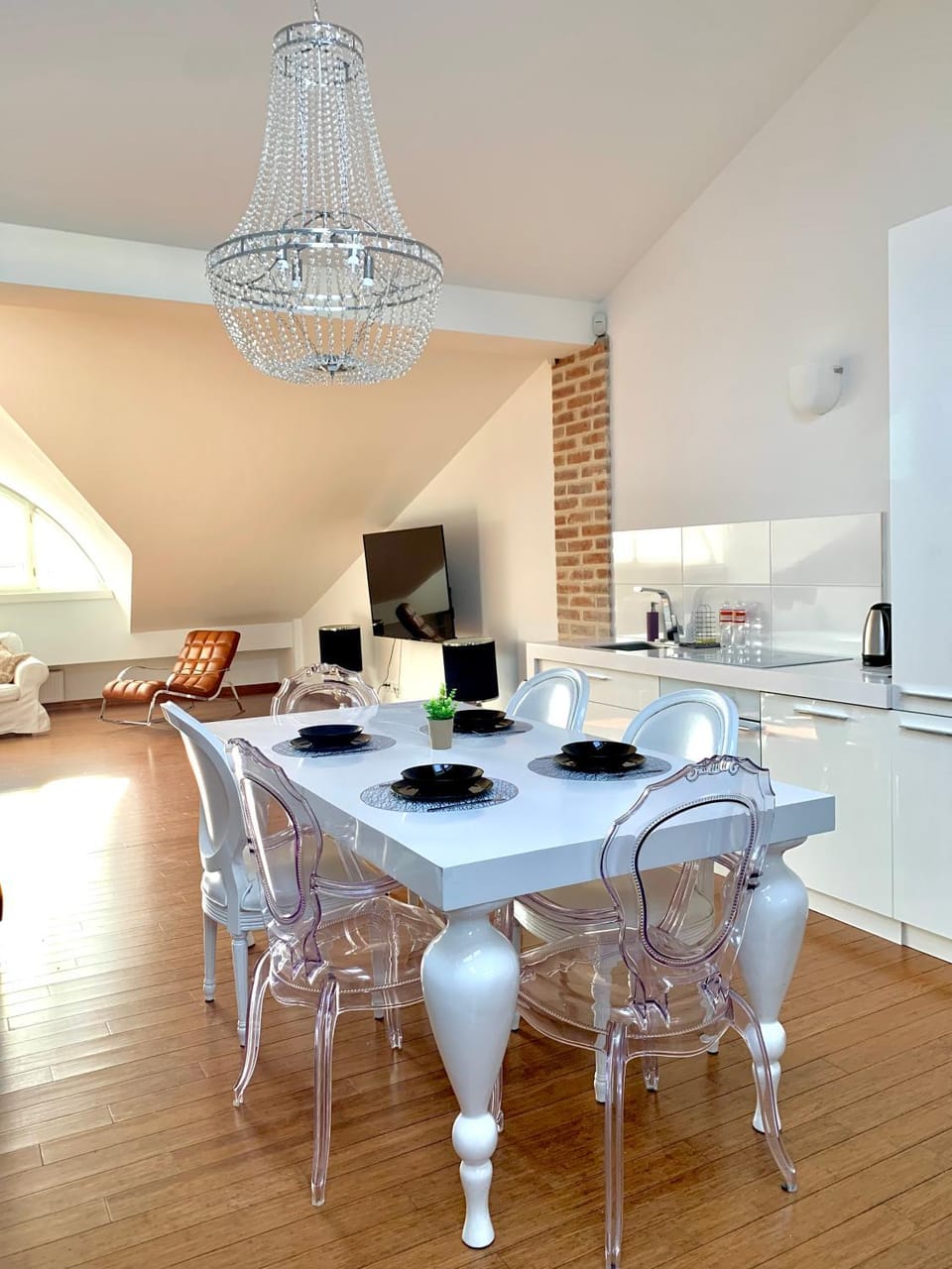 Kitchen or kitchenette, Dining area