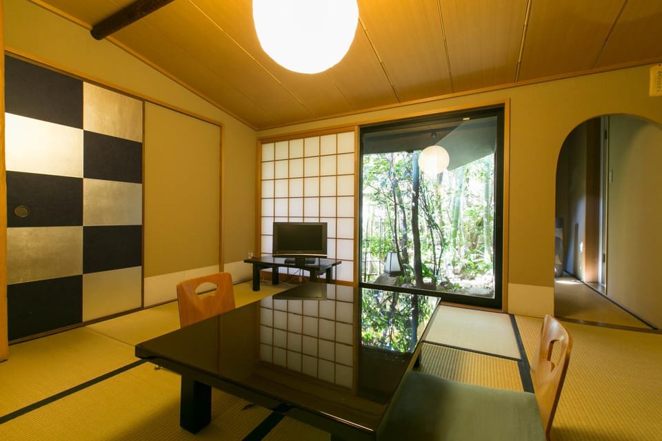 Garden, Photo of the whole room