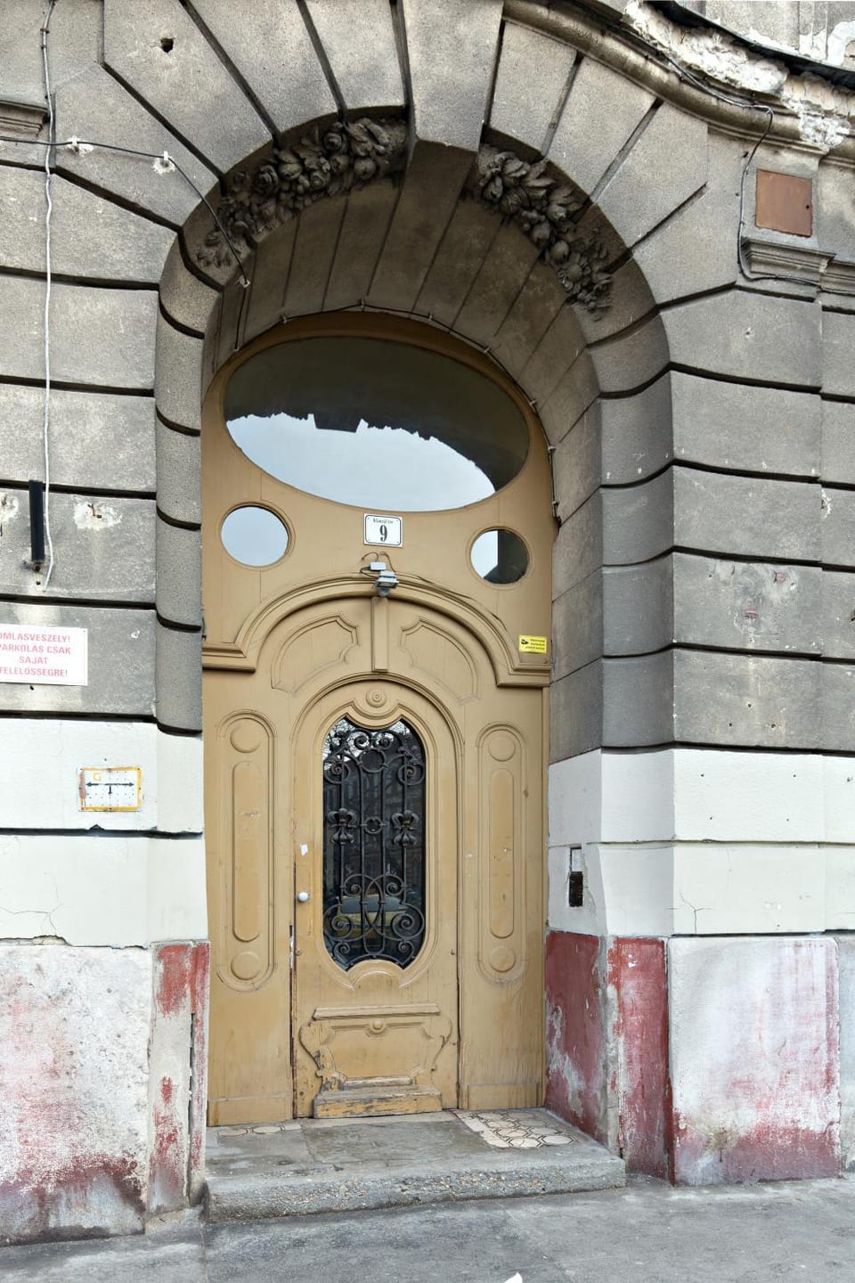 Facade/entrance