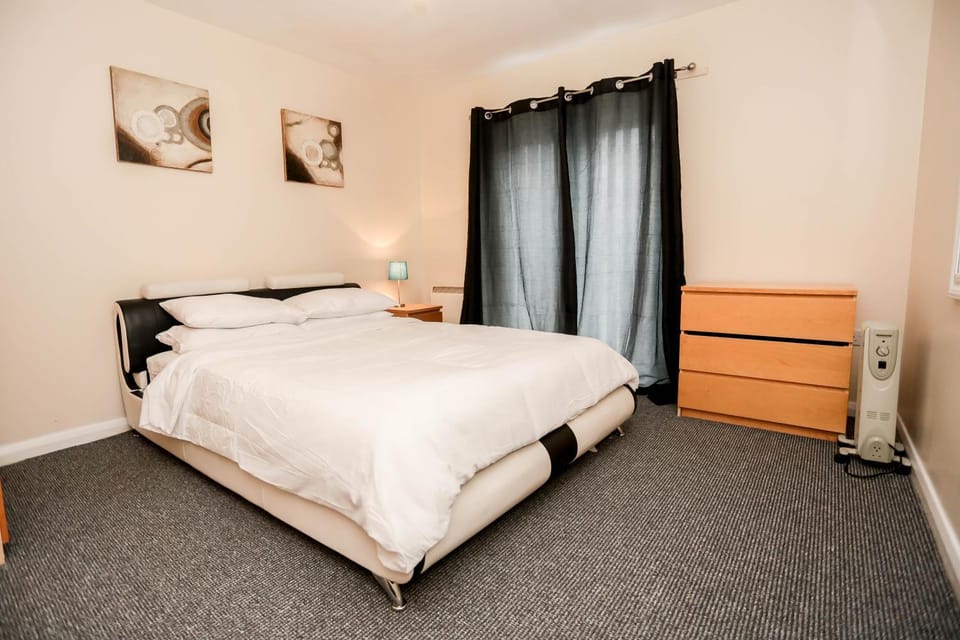 Freyas Apartment in Salford
