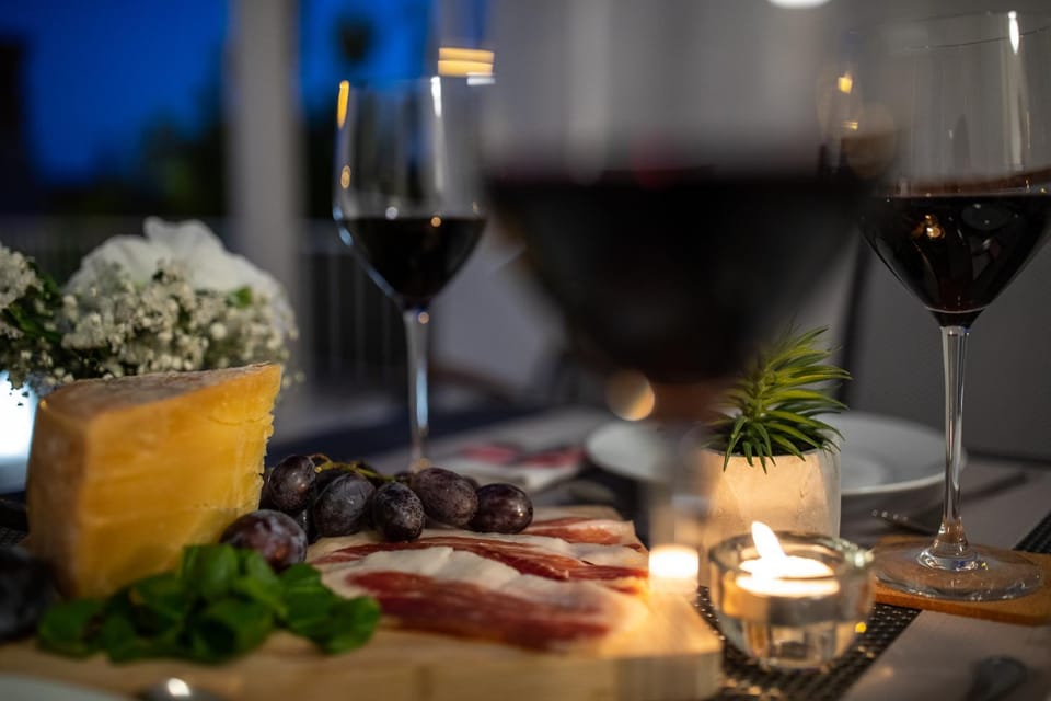Patio, Balcony/Terrace, Food and drinks, Dining area, Sea view, Sea view, Dinner