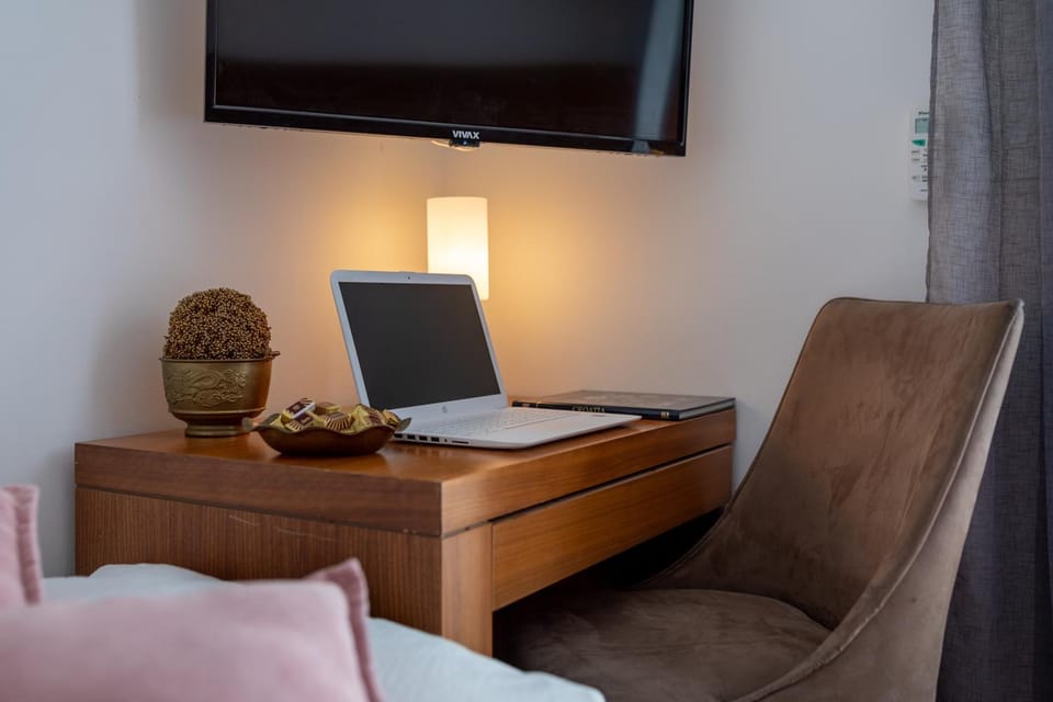 Decorative detail, Seating area, Bedroom, Sea view, Street view