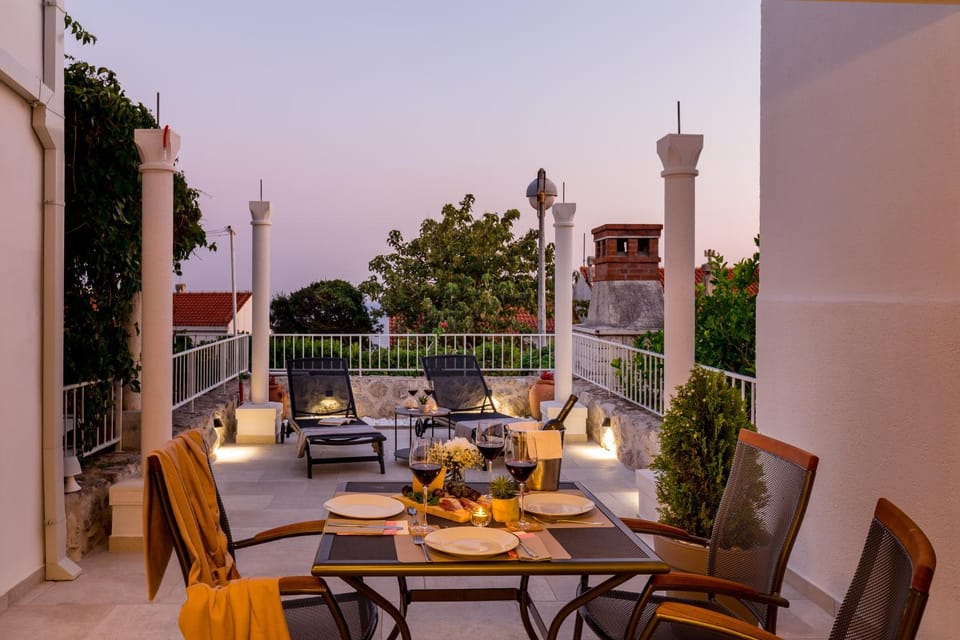 Patio, Neighbourhood, Balcony/Terrace, Seating area, Sea view, Sea view