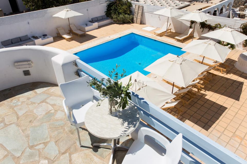 Property building, Balcony/Terrace, Swimming pool