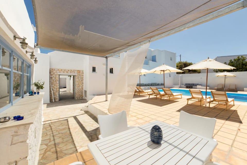 Balcony/Terrace, Swimming pool, sunbed