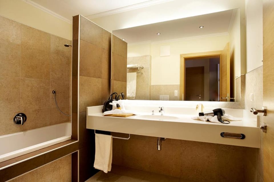 Bathroom, Bath
