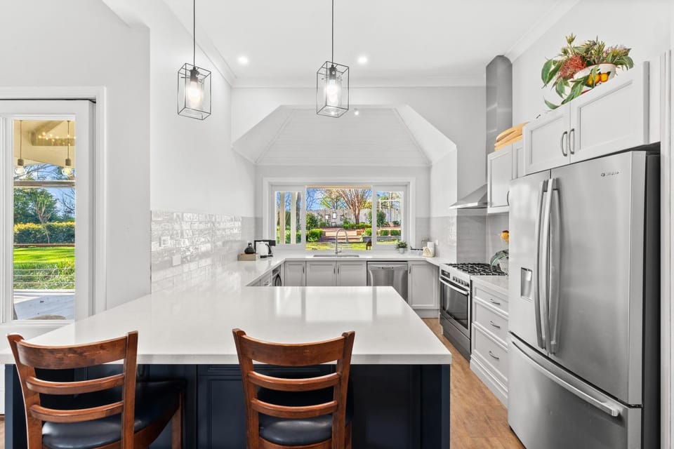 Kitchen or kitchenette, Dining area, dishwasher, oven, pet friendly, stove