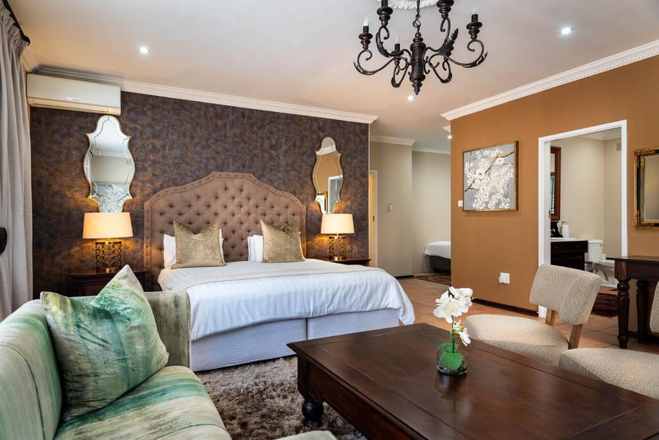 Photo of the whole room, Seating area, Bedroom