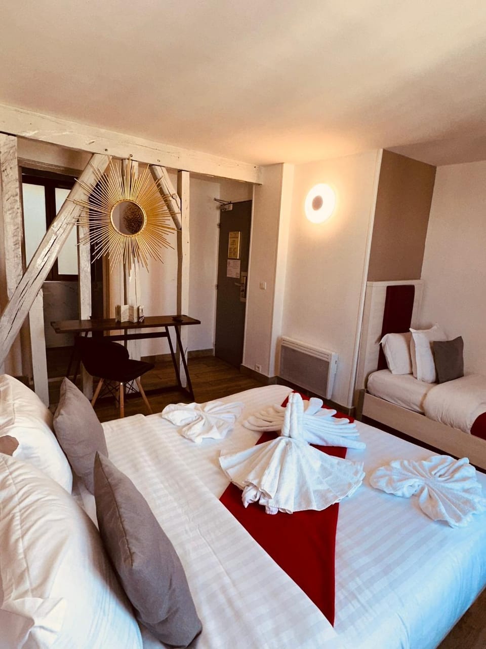 Bed, Photo of the whole room, Seating area, Bedroom, towels