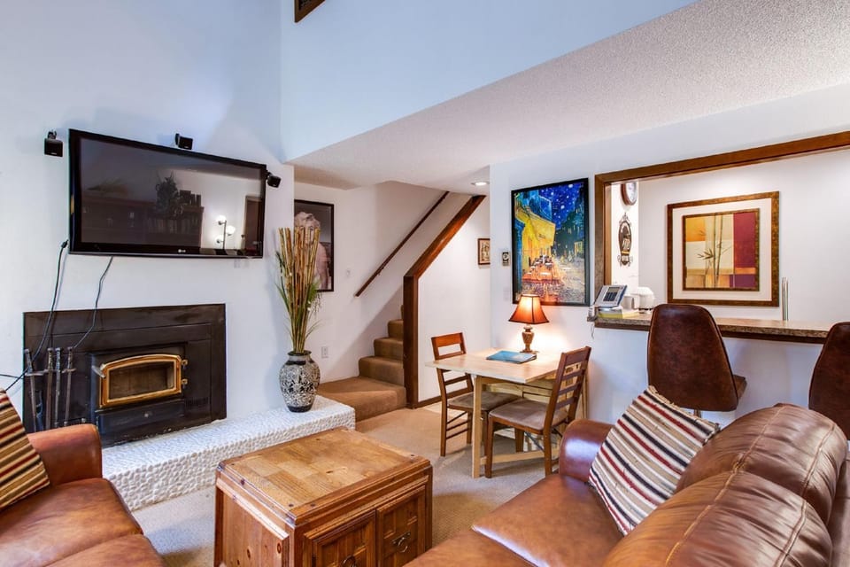 Communal lounge/ TV room, TV and multimedia, Living room, fireplace