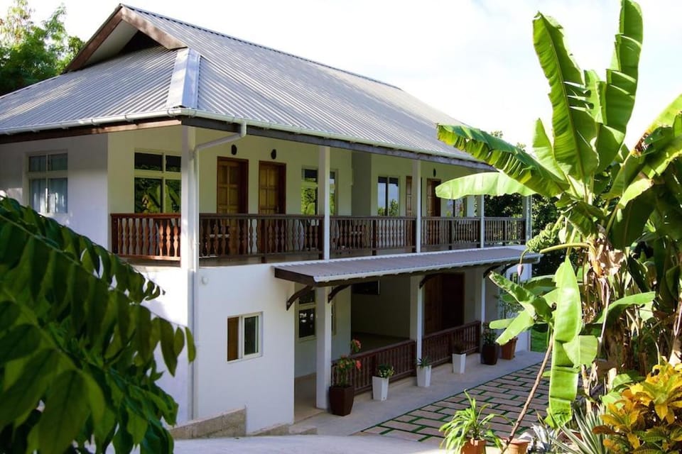 Property building, Garden, Balcony/Terrace, Balcony/Terrace